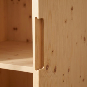 Schrank aus Zirbenholz