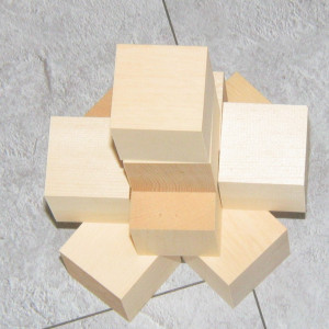 Würfel aus Zirbel-Massivholz