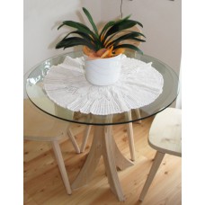 Tisch mit runder Glasscheibe
