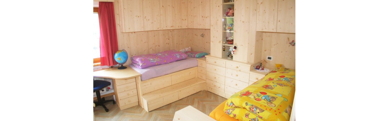 Camera da letto per bambini in abete naturale